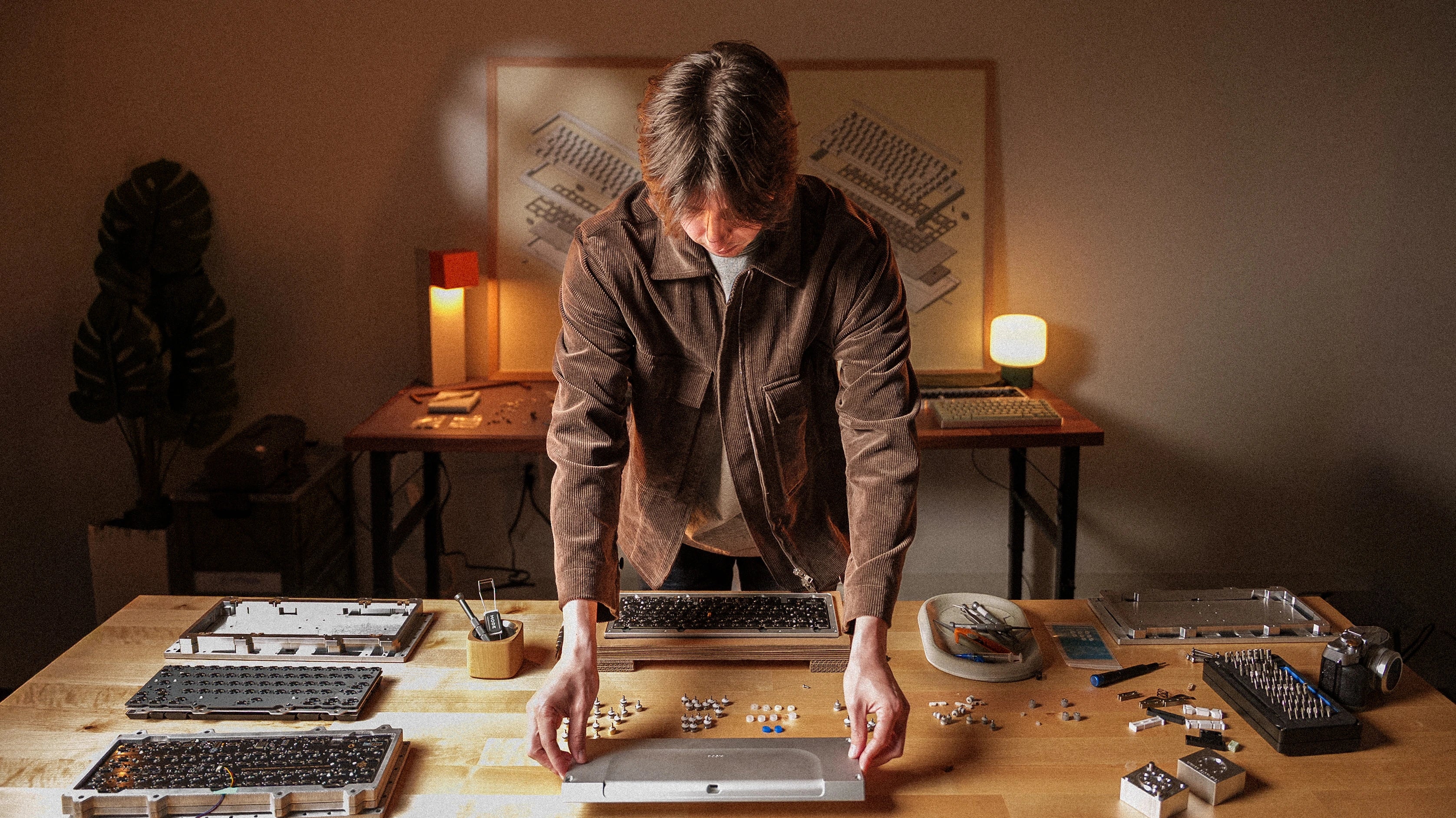 Mode keyboard manufacturing process — precision machining of aluminum case components