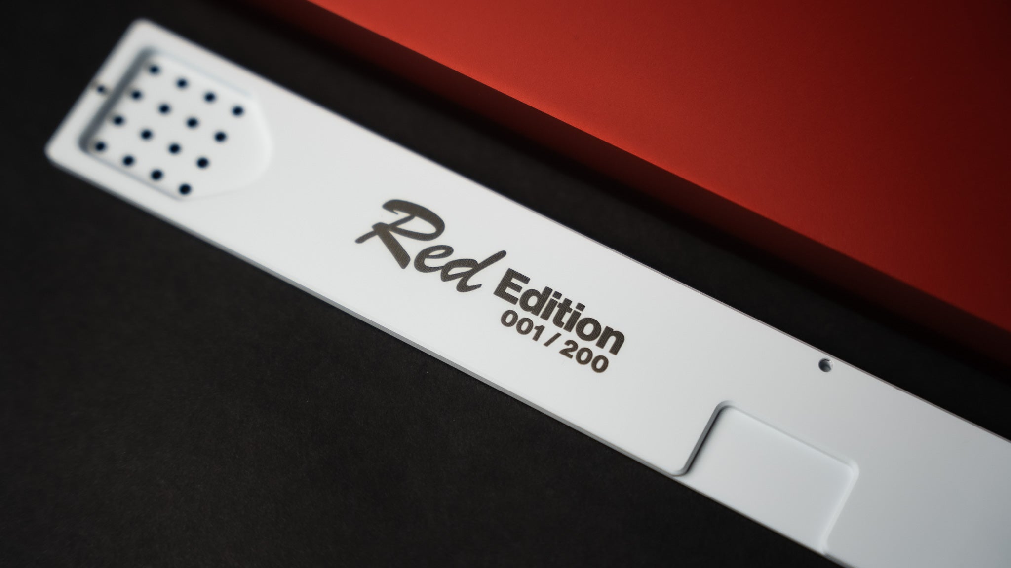 Red Edition Envoy – Mode Designs