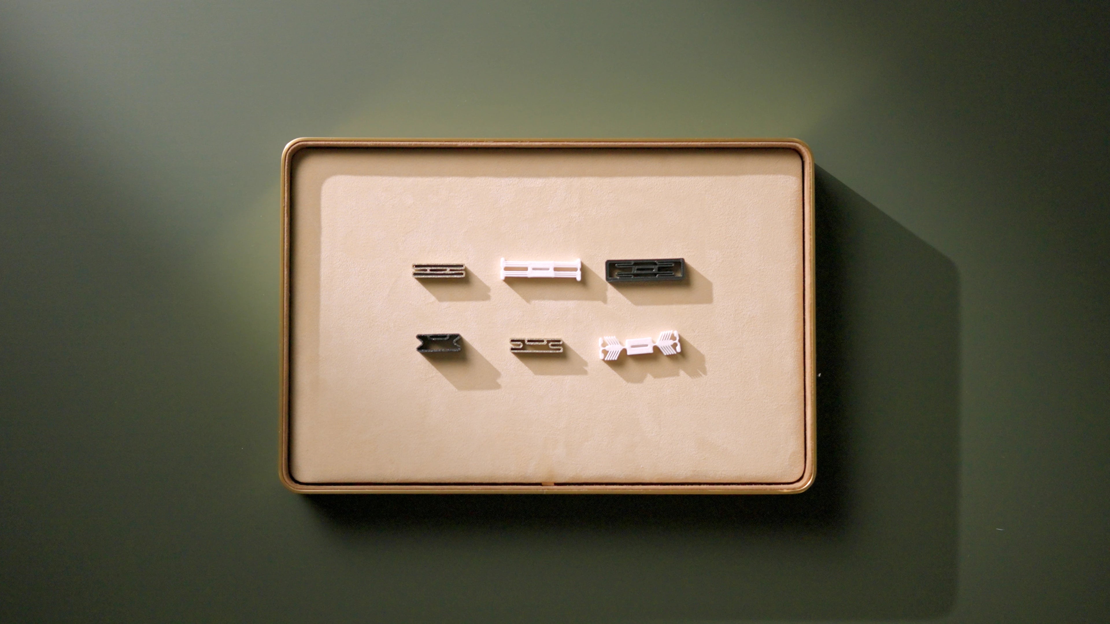 Early mounting prototype featuring flexure-based suspension